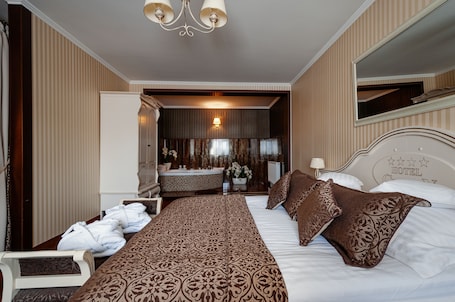 Suite Studio Exclusive | Literie hypoallergénique, bureau, chambres insonorisées, Wi-Fi