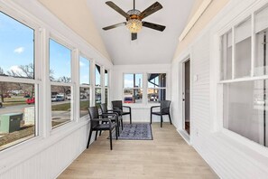 Dining - Downtown home-walk to restaurants & shops (Rapid City)