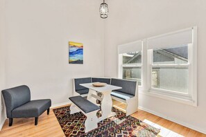 Dining - Downtown home-walk to restaurants & shops (Rapid City)