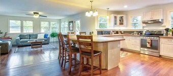 Beautiful Berkshires Farmhouse with game room and plenty of room