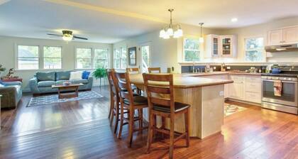 Beautiful Berkshires Farmhouse with game room and plenty of room