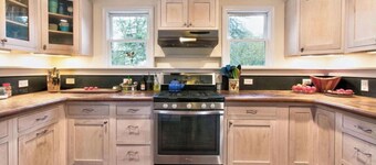 Beautiful Berkshires Farmhouse with game room and plenty of room