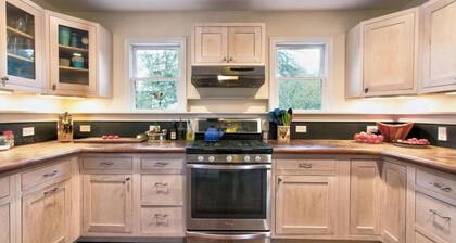 Beautiful Berkshires Farmhouse with game room and plenty of room