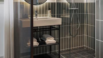 Kostenlose Toilettenartikel, Haartrockner, Fußbodenheizung (Badezimmer)