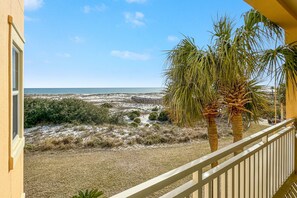 Property grounds - BEACHFRONT CONDO WITH OUTDOOR POOL! (Gulf Shores)