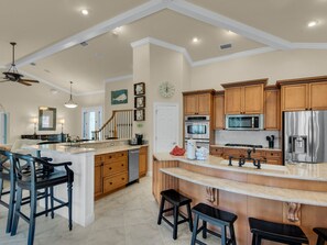 Fridge, microwave, oven, stovetop - Gated Community, Open Floor Plan, Private Screened Pool (Destin)