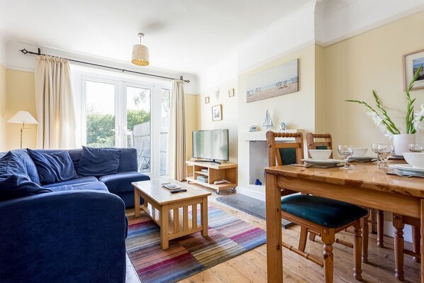 平房 | 客廳 | 40-吋平面電視、數位頻道、電視