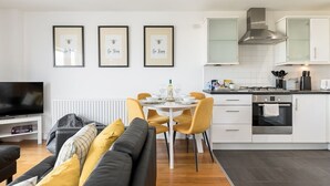 Cottage | Interior - Honeybee (Poole)