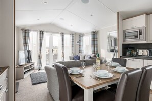 Cottage | Interior - Summer by the Harbour (Poole)