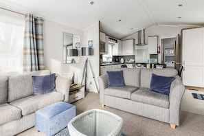 Cottage | Living room - Summer by the Harbour (Poole)