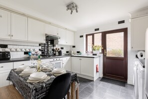 Ferienhaus | Eigene Küche | Kochgeschirr/Geschirr/Besteck