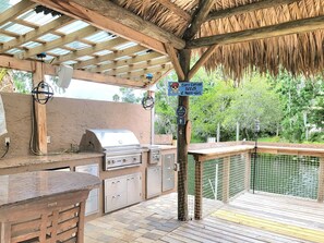 Outdoor dining - Your personal Tiki Hut waterfront/pool/spa home. (Crystal River)