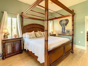 3 bedrooms, free WiFi, bed sheets - Your personal Tiki Hut waterfront/pool/spa home. (Crystal River)