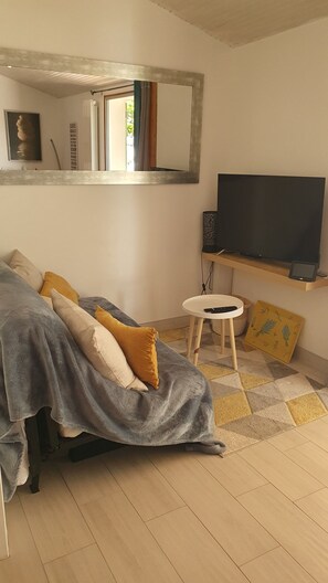 2 slaapkamers, een strijkplank/strijkijzer, gratis wifi, beddengoed