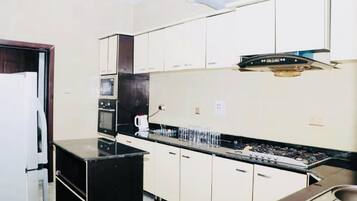 House | Private kitchen | Fridge, microwave, oven, stovetop