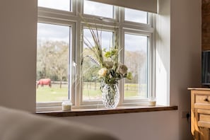 Interior - The Lambs' Pen (Wimborne)