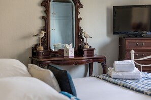 Cottage | Interior - Water Hop (Poole)