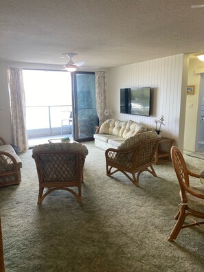 Téléviseur connecté, lecteur de DVD, chaîne audio