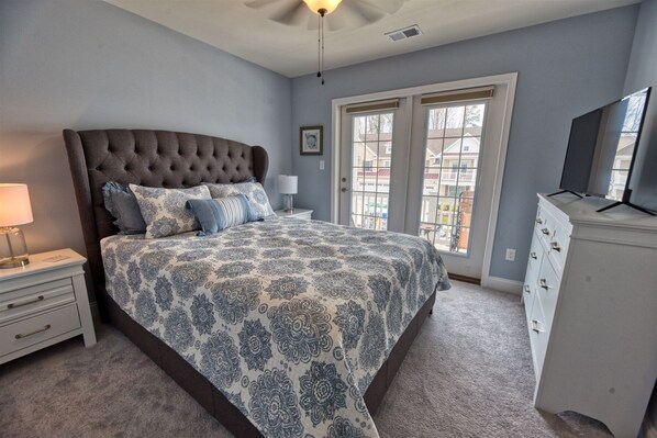 6 bedrooms, desk, travel cot, free WiFi