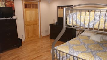1 slaapkamer, een strijkplank/strijkijzer, gratis wifi, beddengoed