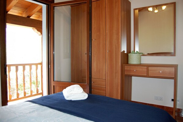 6 bedrooms, WiFi, bed sheets