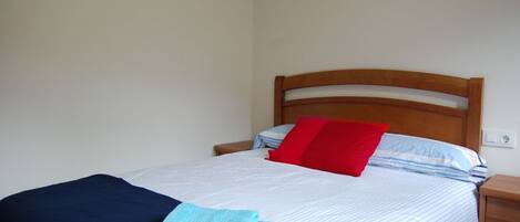 6 bedrooms, WiFi, bed sheets