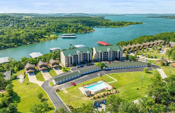 Exterior - Spectacular 3 Bedroom Lakefront Condo (Branson)