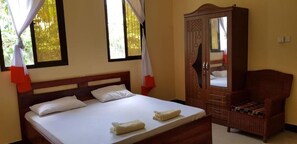 Dobbeltrom, delt bad | Skrivebord og sengetøy