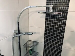 تجهيزات دش، مجففات شعر، مناشف، صابون