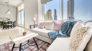 Living room - Maison Privee - Modern Apt in JBR w/ Amazing Sea Views (Dubai)