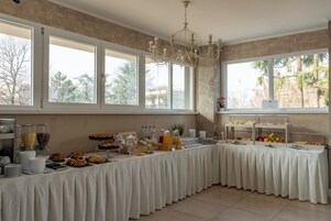 Daily buffet breakfast (EUR 5.90 per person)