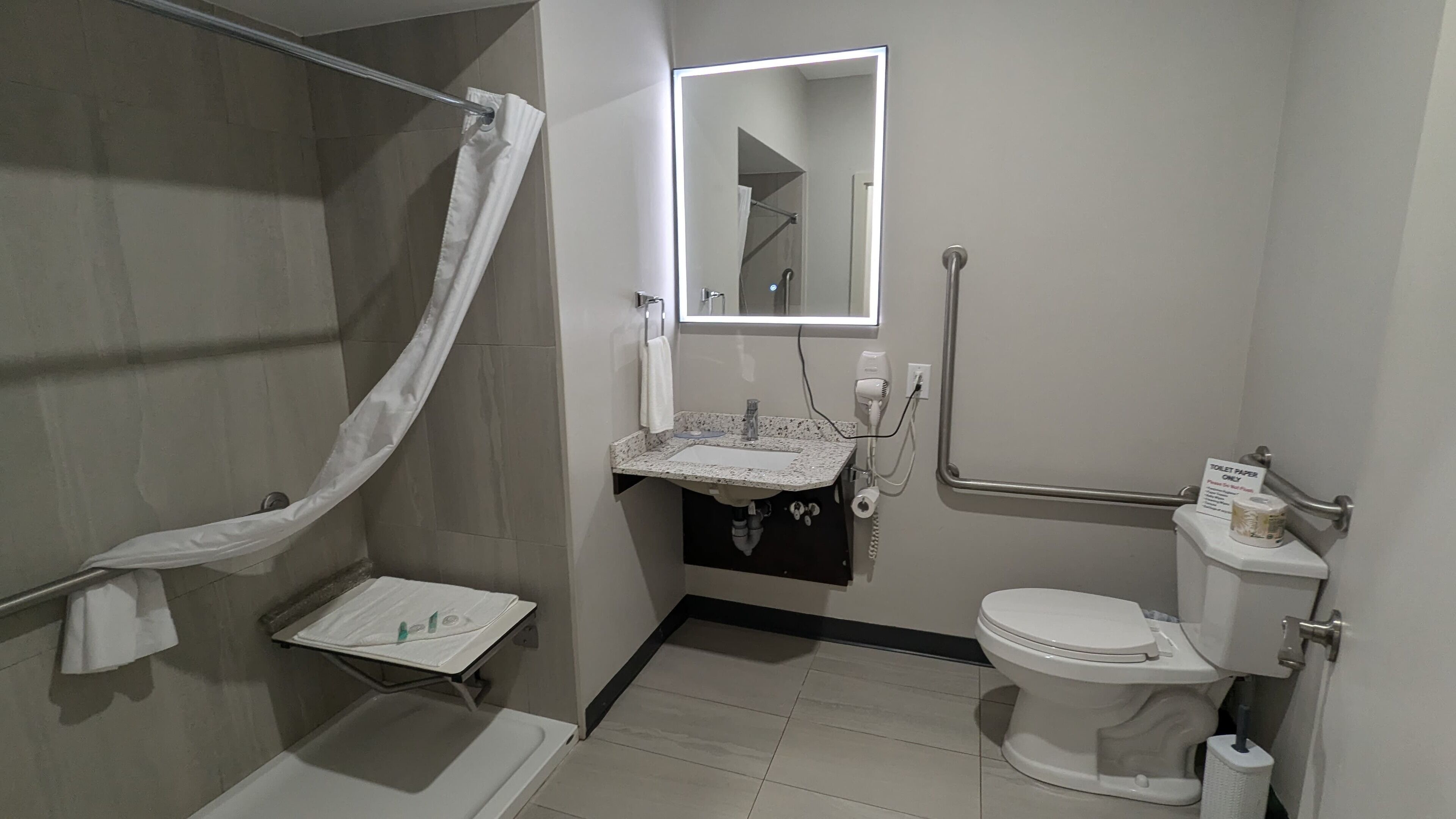 Room, 1 Queen Bed, Accessible, Non Smoking | Bathroom