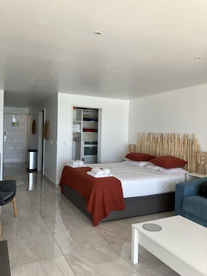 2 bedrooms, in-room safe, desk, iron/ironing board - Studio Ocean Sunrise, breathtaking sea view, swimming pool on Orient Bay beach (Cul-de-Sac)