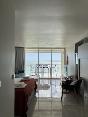 1 bedroom, in-room safe, desk, iron/ironing board - Studio Ocean Sunrise, breathtaking sea view, swimming pool on Orient Bay beach (Cul-de-Sac)