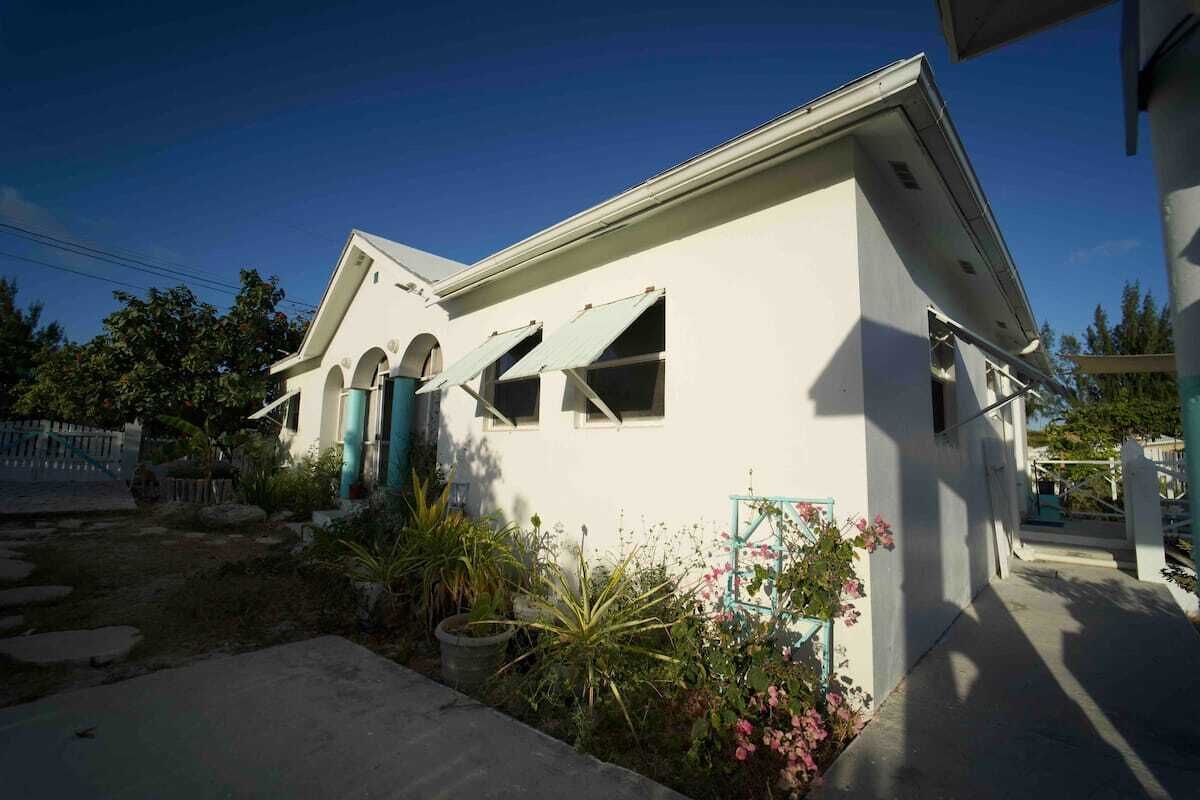 المنطقة المحيطة بالمنشأة