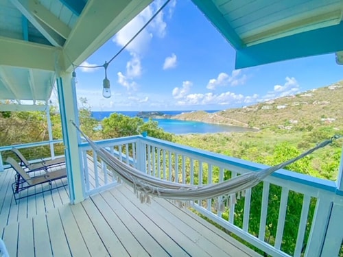 Authentic Island Stay, Budget-Friendly Cottage, Peaceful Setting, Stunning Views