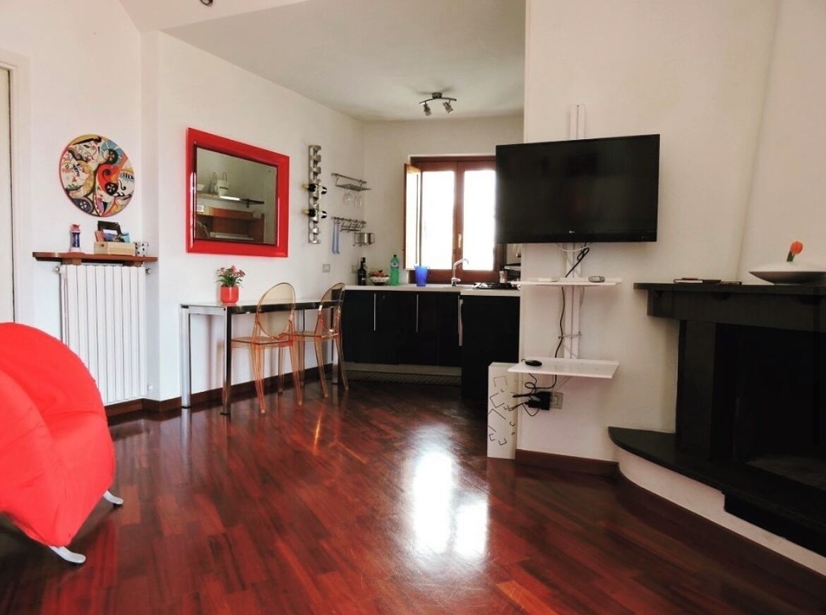 Smart TV, fireplace, stereo, computer monitors