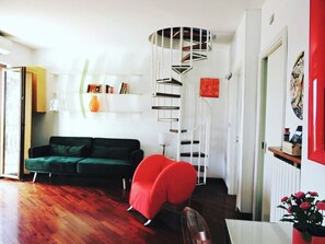 Smart TV, fireplace, stereo, computer monitors