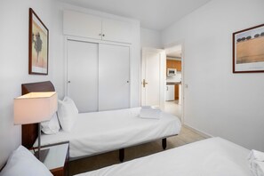 Zimmersafe, Bügeleisen/Bügelbrett, kostenloses WLAN, Bettwäsche