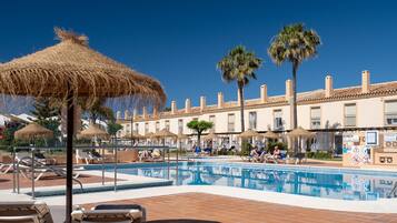 Een verwarmd zwembad