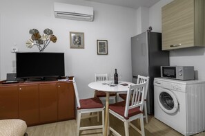 Regadera, regadera tipo lluvia, secadora de cabello, bidet 