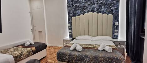 Luxury Room | Minibar, in-room safe, desk, laptop workspace