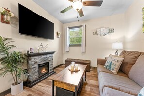 Smart TV - Unwind at Nature’s Haven! Melt stress away! (Branson)