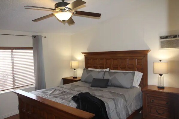 3 chambres, fer et planche à repasser, lit parapluie, Wi-Fi gratuit