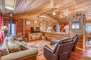 House, Multiple Beds (Sweet Log Cabin) | Living room - Sweet Log Cabin (Bend)