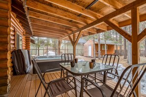 House, Multiple Beds (Sweet Log Cabin) | Outdoor dining - Sweet Log Cabin (Bend)