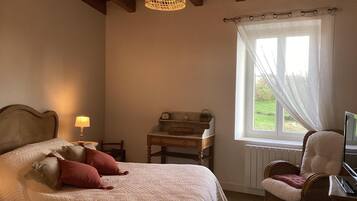 2 soverom, skrivebord, strykejern/-brett og wi-fi (inkludert)