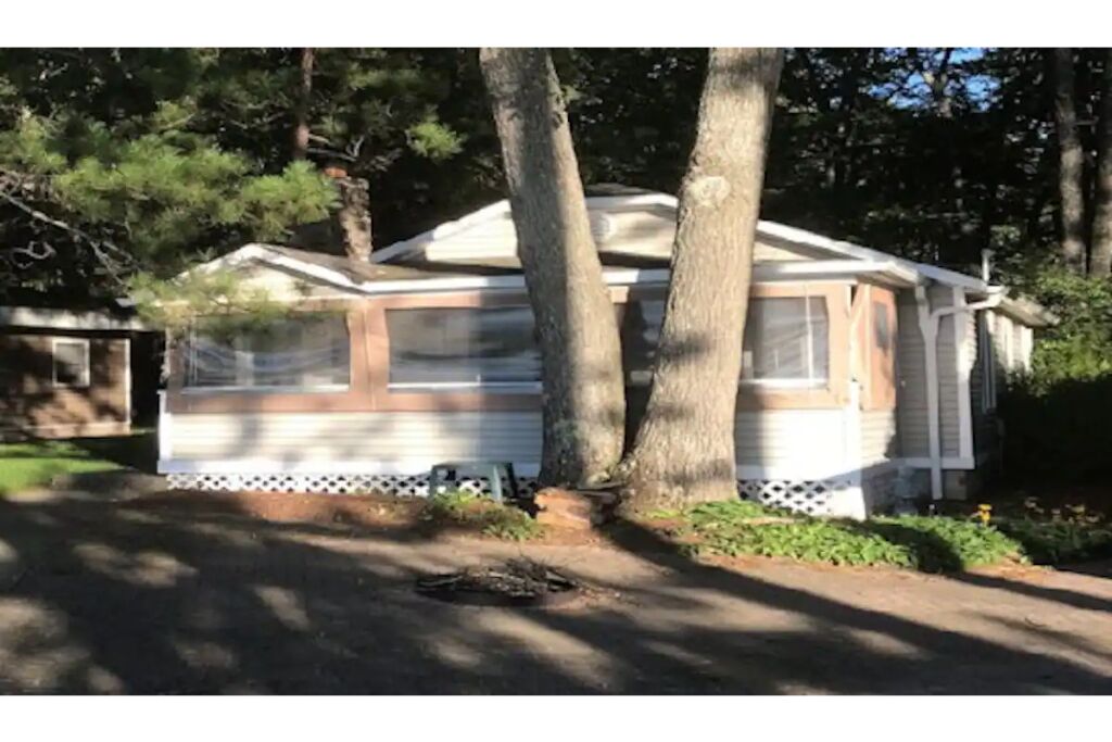Lake Front 2 Bedroom with sandy beach and close to ORV trails!