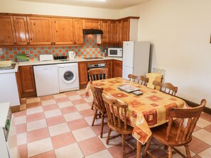 Casa de campo | Cozinha privada | Geladeira, lava-louças, chaleira elétrica, torradeira