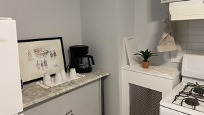 Kaffetrakter/tekoker, kjøleskap, mikrobølgeovn og ovn